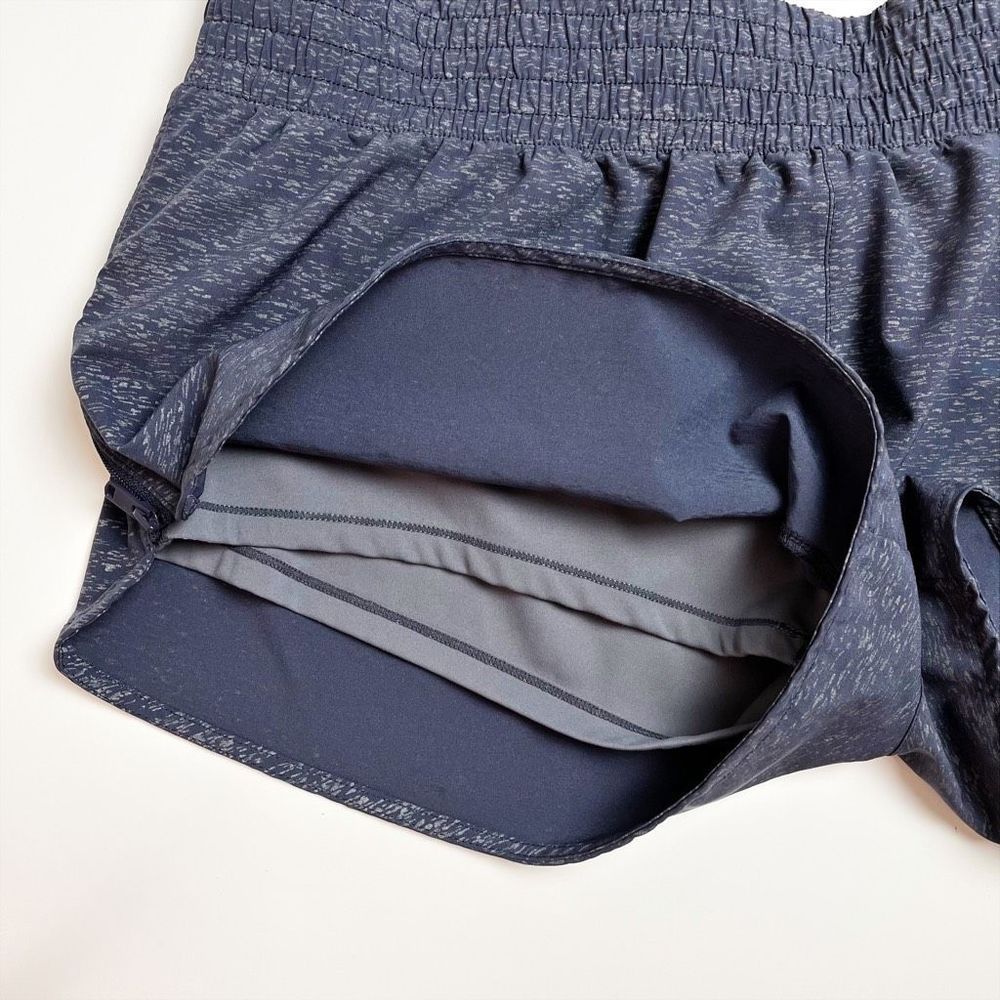 Lorna Jane Zip It Perforated Run Short Lined Grey Foil XXL - Picture 5 of 9